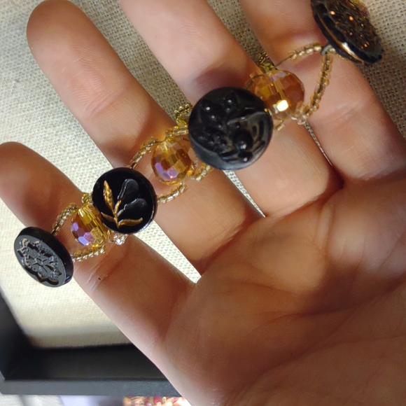 Vintage Button Bracelet - Picture 5 of 7